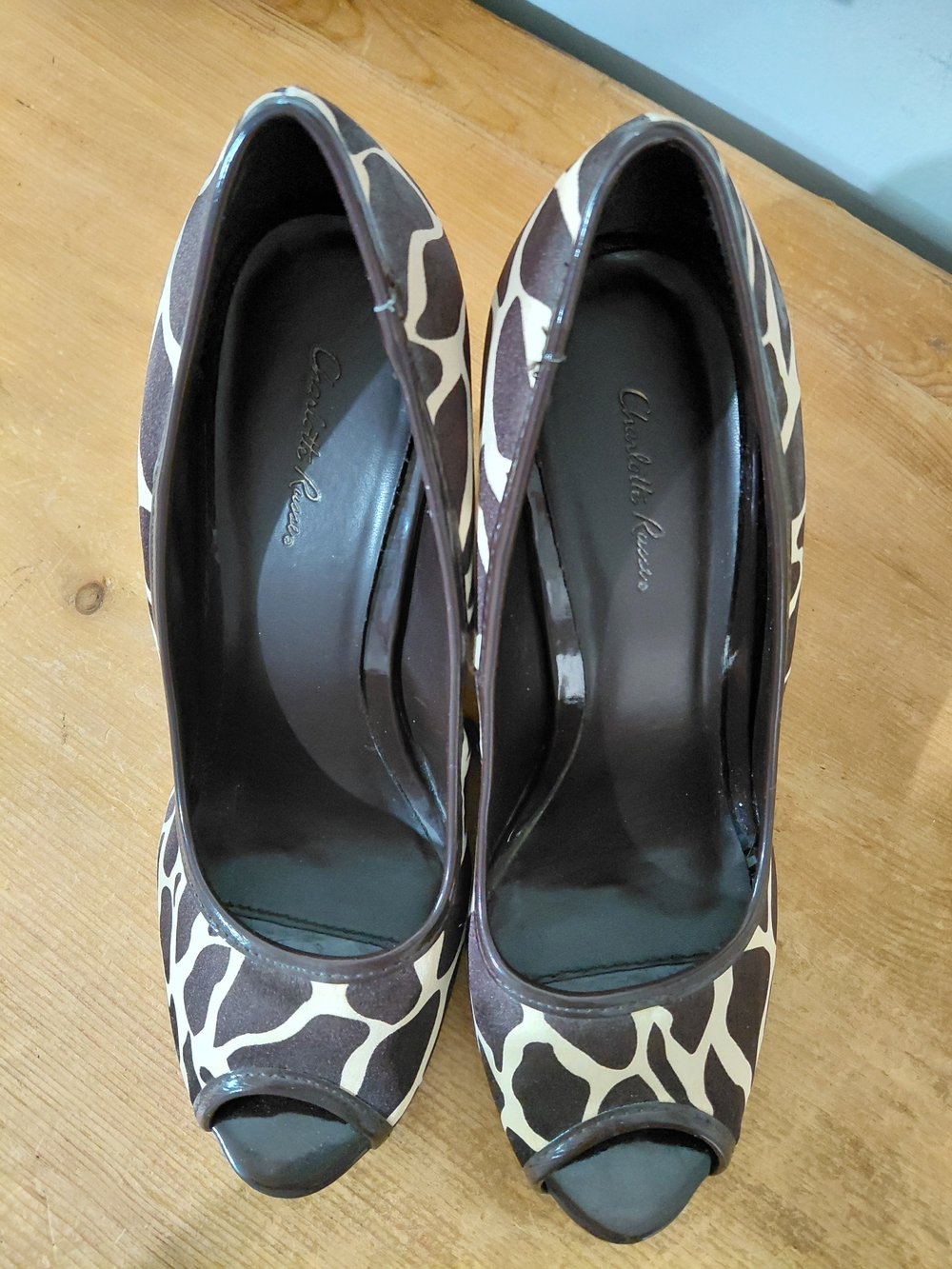 Charlotte Russe Size 8 Brown & Cream Giraffe-Print Peep Toe Wedges Heels - Picture 5 of 8